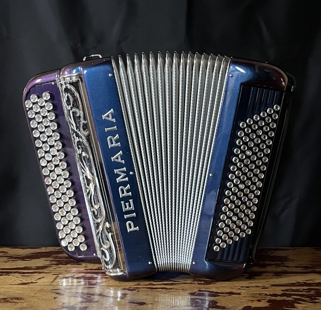 Accordéon-occasion2-piermaria-P312-bleu-métallisé-Accordéons-Paris-Sud