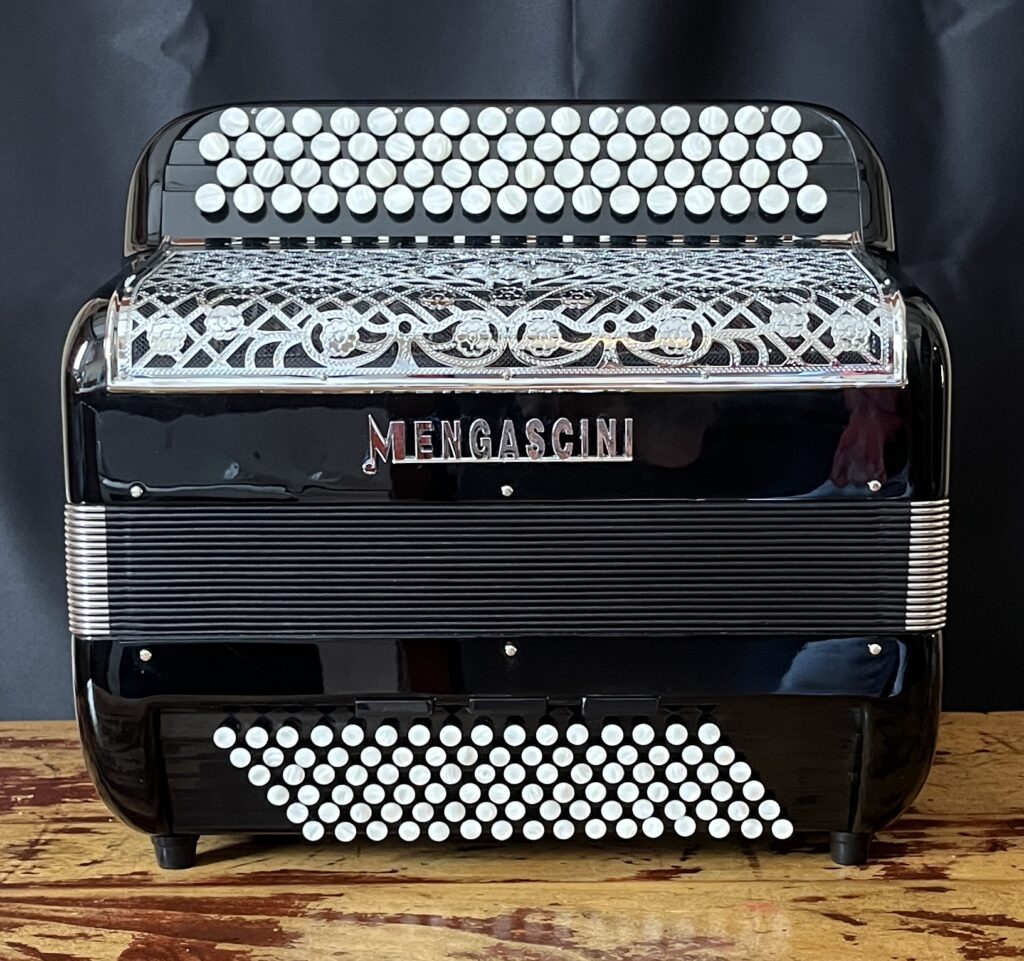 Accordéon-occasion-Mengasini-F5-96 basses-Accordéons Paris Sud