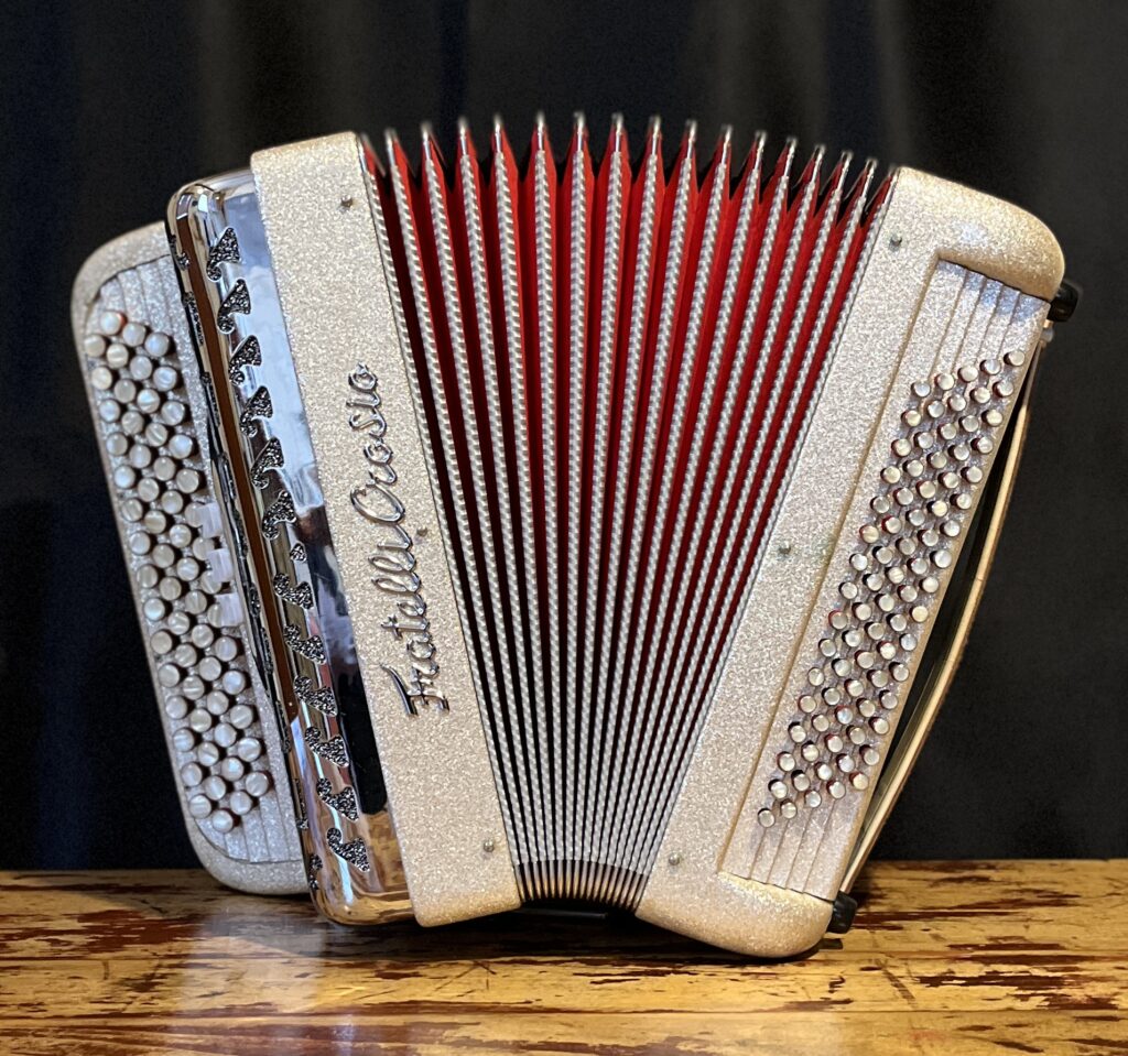 Accordéon-occasion-Fratelli Crosio-80 basses-Doré pailleté-Accordéons Paris Sud