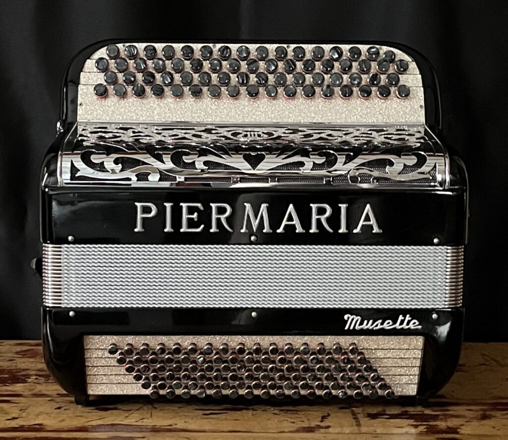 Accordéon-occasion-piermaria-musette-noir-doré pailleté-Accordéons Paris Sud