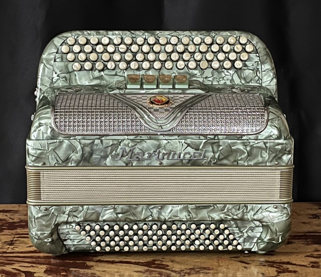 Accordéon-occasion-Marinucci-80 basses-3 voix-Accordéons Paris Sud