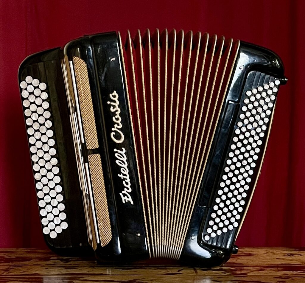 Accordéon-occasion-Fratelli Crosio-3 voix-Accordéons Paris Sud