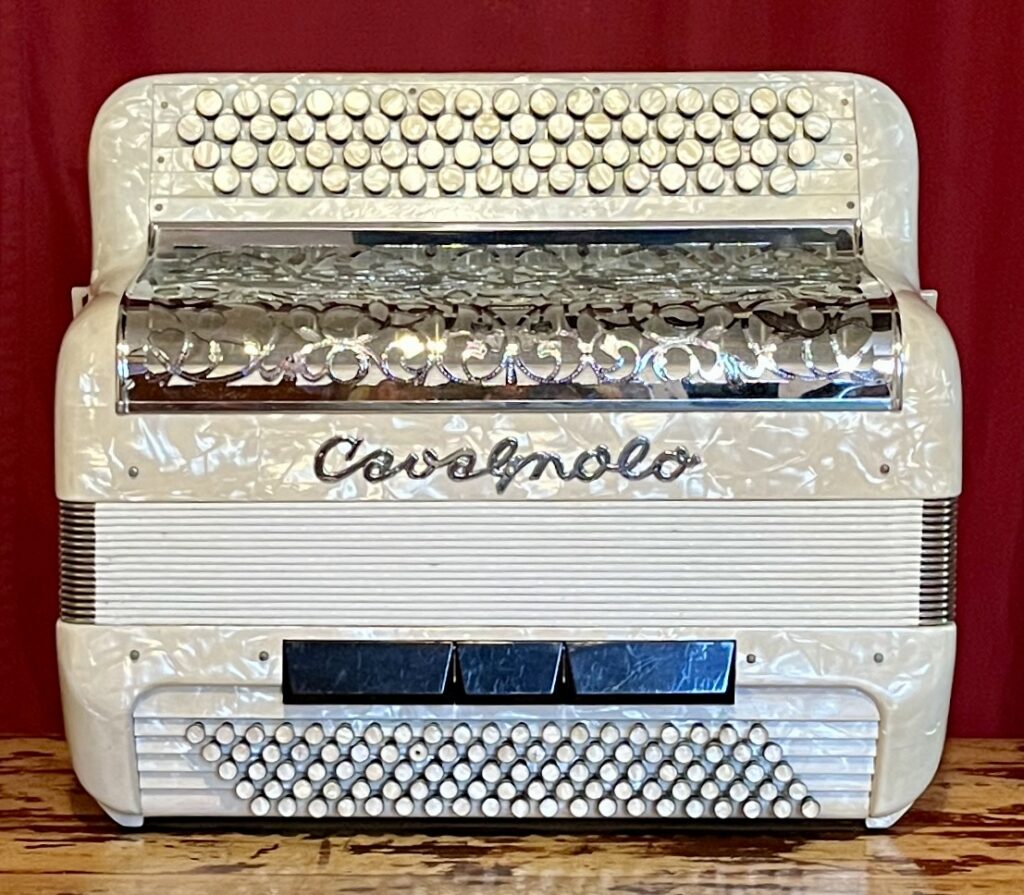 Accordéon-occasion-Cavagnolo-Orchestre 5-blanc marbré-Accordéons Paris Sud