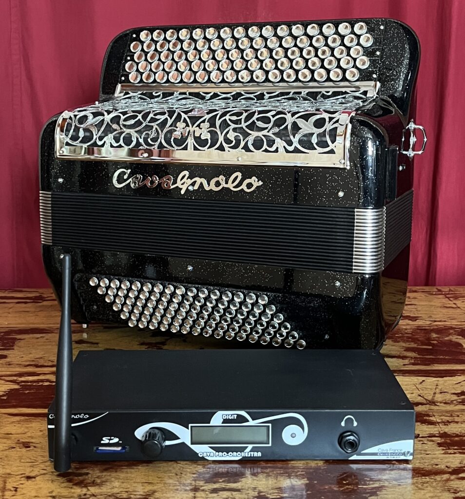 Accordeon-numerique-occasion-Cavagnolo-Digit-Pro-Orchestra-expandeur-Accordeons-Paris-Sud
