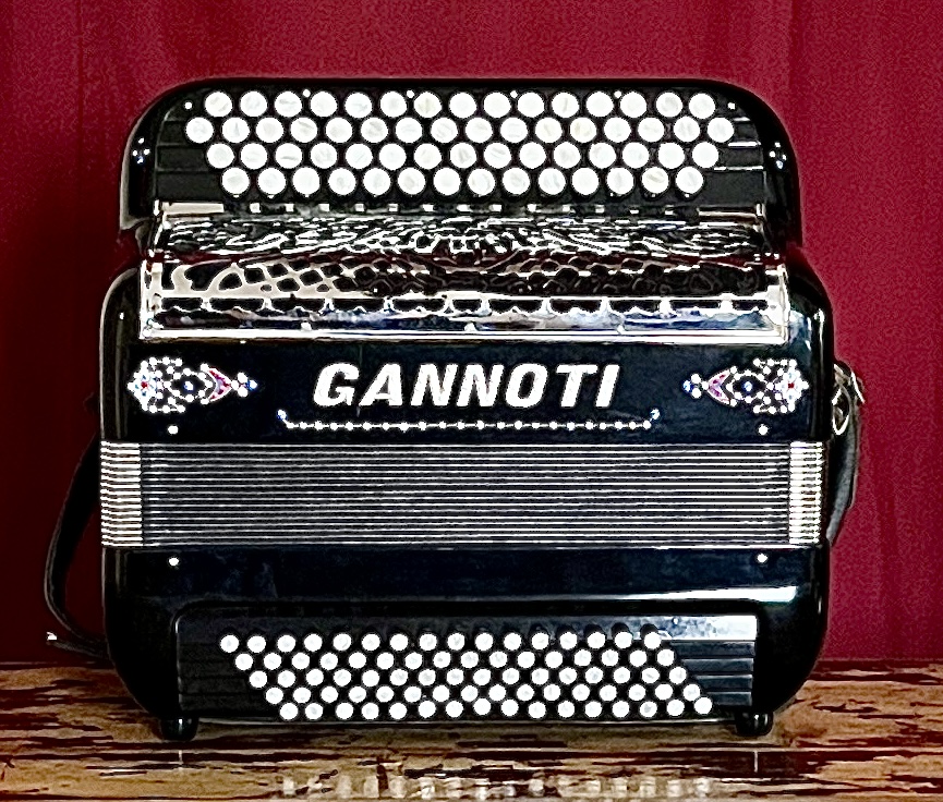 Accordéon-occasion-Gannoti-80 basses standard-2 voix-noir-Accordéons Paris Sud