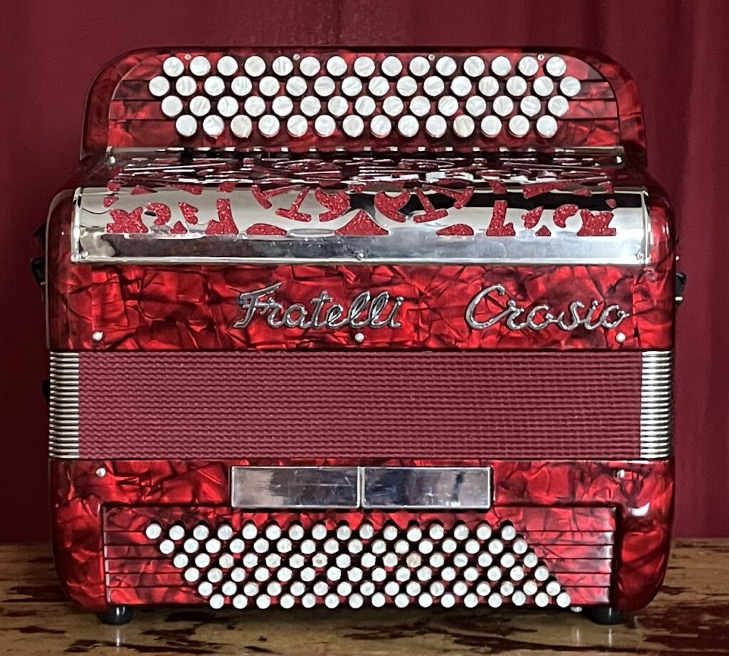 Accordéon-Occasion-Fratelli Crosio-96 basses-3 voix-marbré rouge-Accordéons Paris Sud